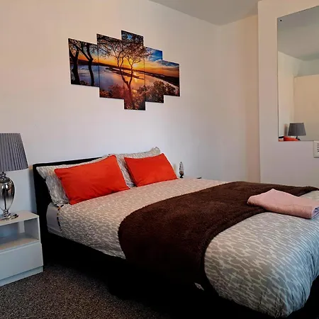 Cozy 2Br Home Leeds Free Parking & Wifi Pets Welcome Лидс Экстерьер фото