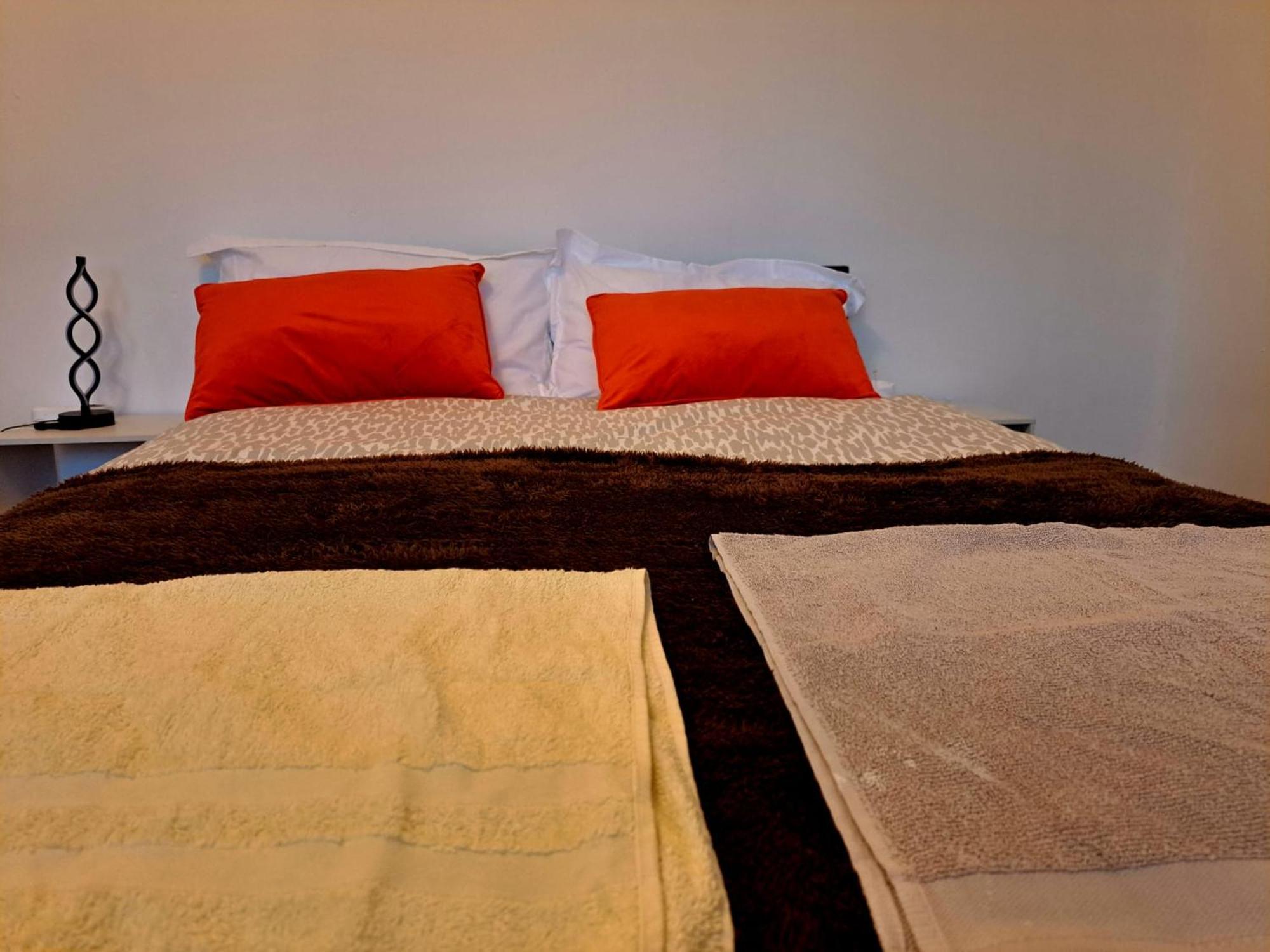 Cozy 2Br Home Leeds Free Parking & Wifi Pets Welcome *