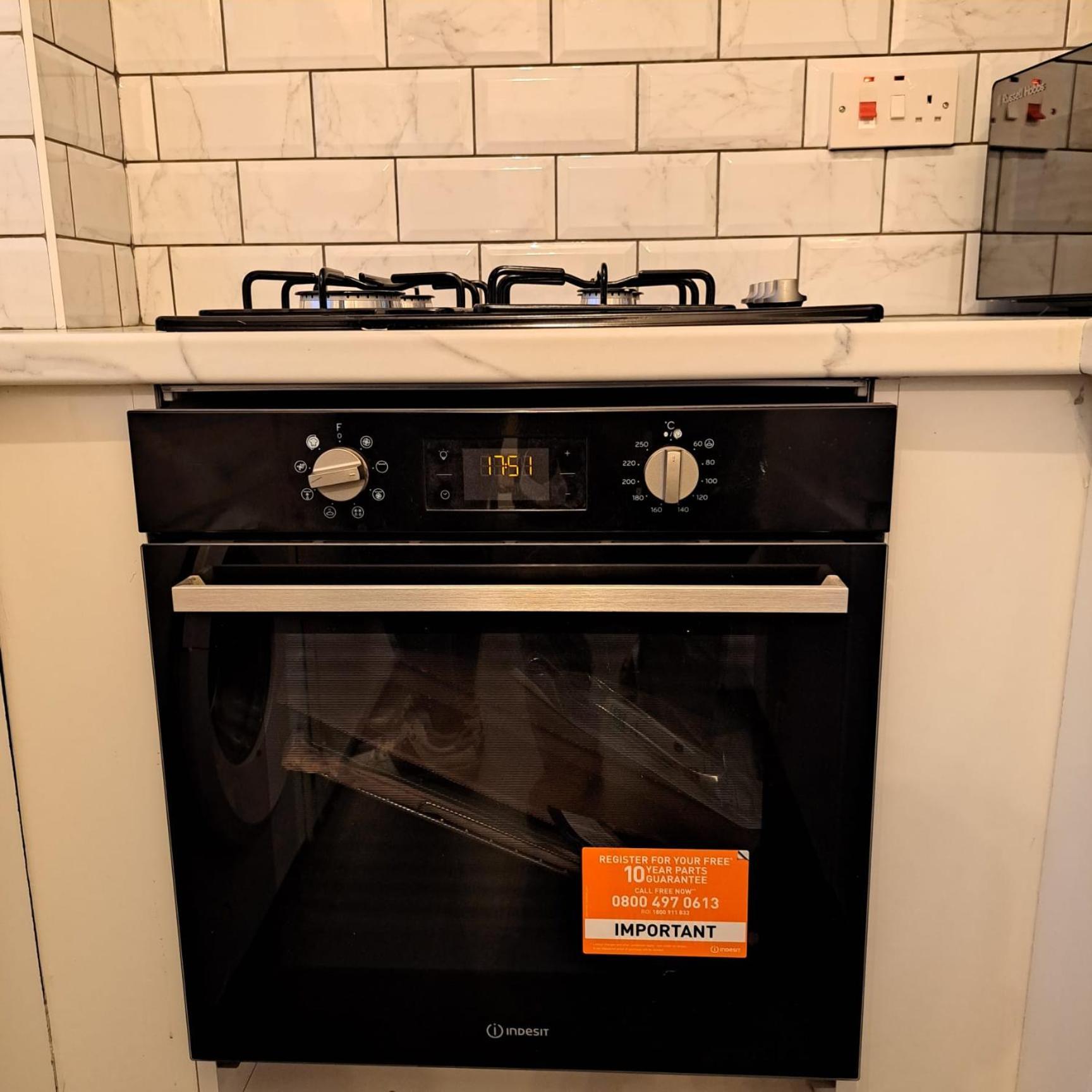 Cozy 2Br Home Leeds Free Parking & Wifi Pets Welcome Apartment