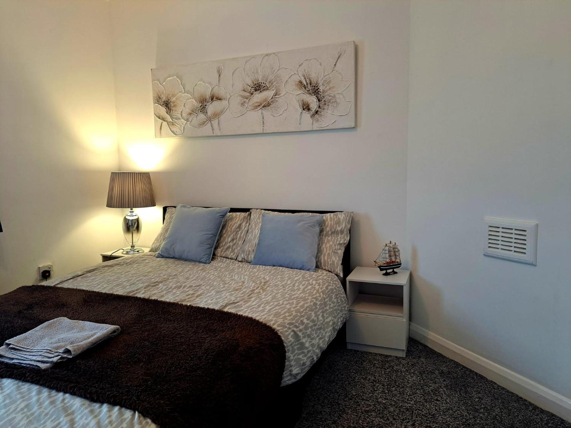 Cozy 2Br Home Leeds Free Parking & Wifi Pets Welcome Apartment *