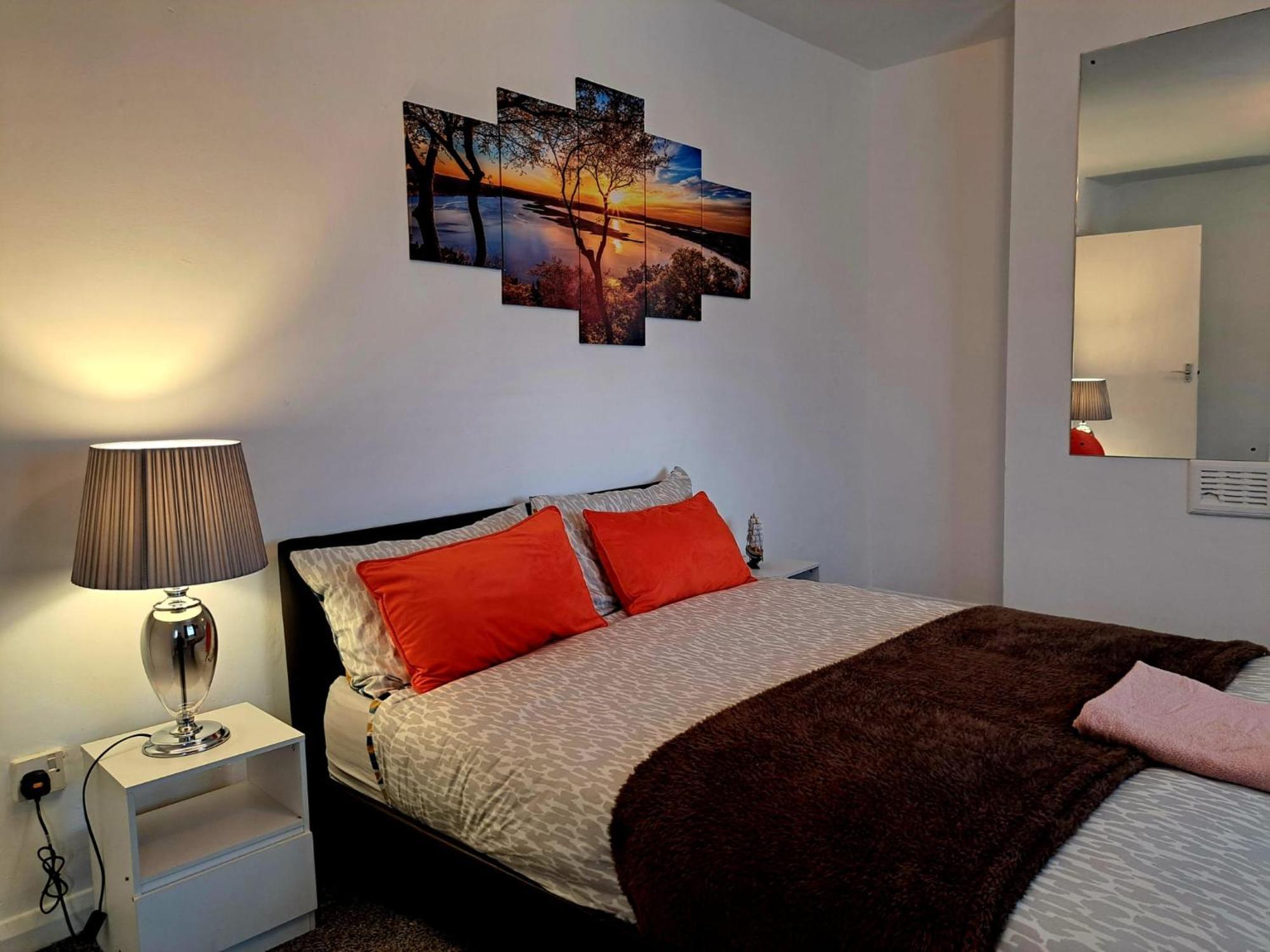 Apartment Cozy 2Br Home Leeds Free Parking & Wifi Pets Welcome